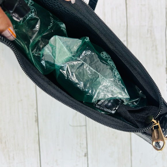 NWT Black Croc shoulder bag Faux Patent, leather Square Shape - Picture 11 of 13